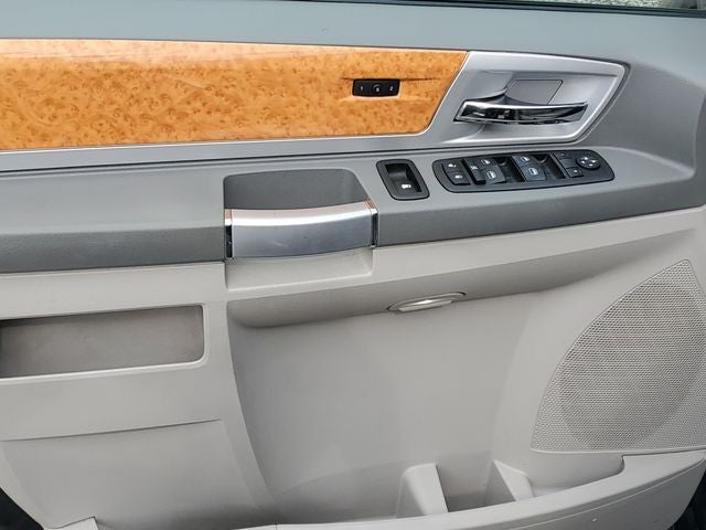 2010 Chrysler Town & Country Limited