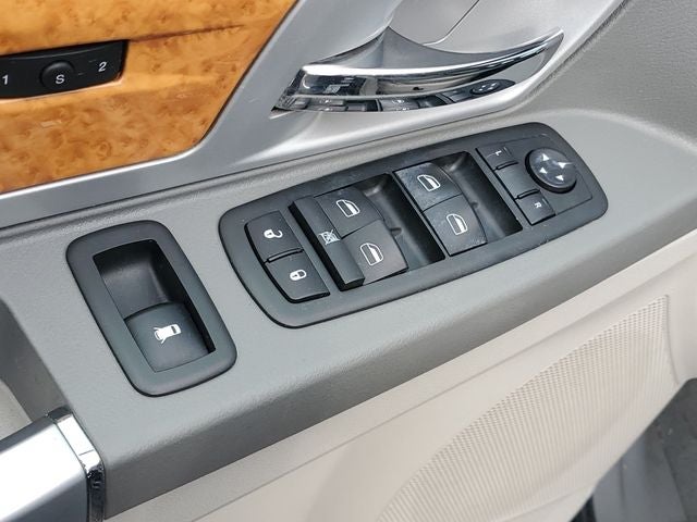 2010 Chrysler Town & Country Limited