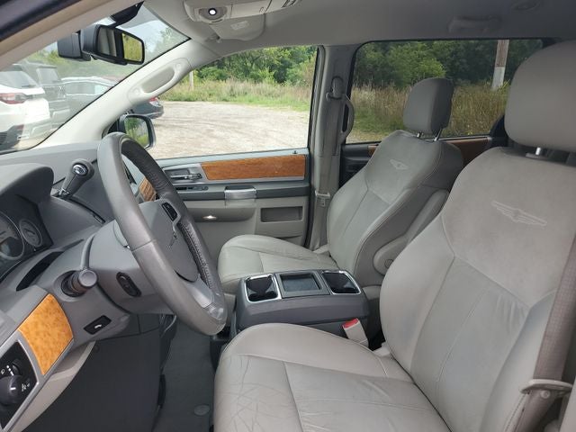 2010 Chrysler Town & Country Limited