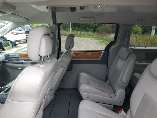 2010 Chrysler Town & Country Limited