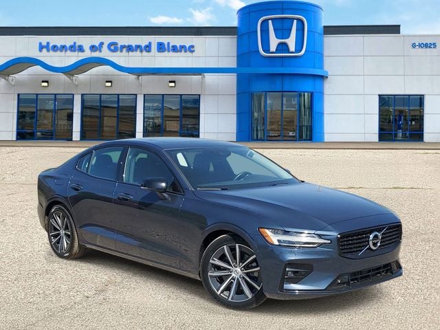 2022 Volvo S60 B5 Momentum