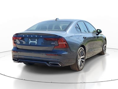 2022 Volvo S60 B5 Momentum