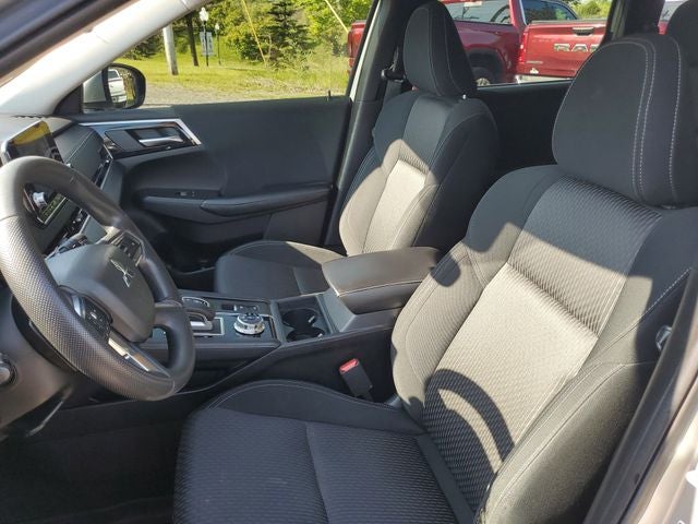 2022 Mitsubishi Outlander ES