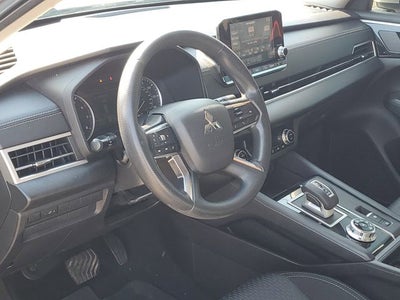 2022 Mitsubishi Outlander ES