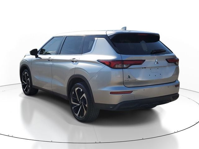 2022 Mitsubishi Outlander ES