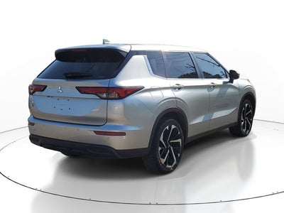 2022 Mitsubishi Outlander ES