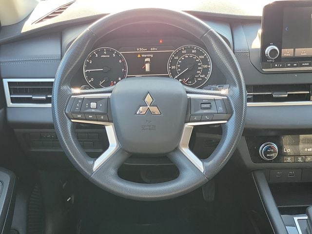 2022 Mitsubishi Outlander ES