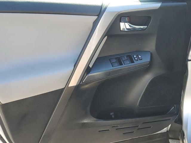 2016 Toyota RAV4 Hybrid XLE