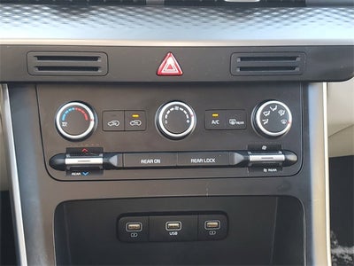 2024 Kia Carnival LX