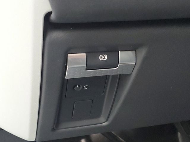 2020 Land Rover Defender 110 SE