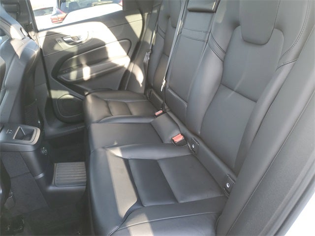 2023 Volvo XC60 Recharge Plug-In Hybrid T8 Core Bright Theme