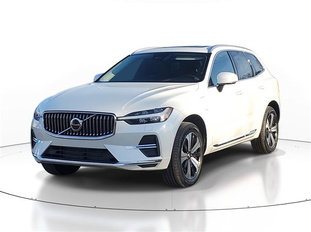 2023 Volvo XC60 Recharge Plug-In Hybrid T8 Core Bright Theme