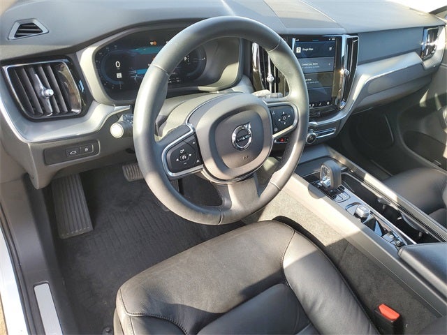 2023 Volvo XC60 Recharge Plug-In Hybrid T8 Core Bright Theme