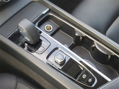 2023 Volvo XC60 Recharge Plug-In Hybrid T8 Core Bright Theme