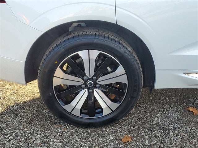 2023 Volvo XC60 Recharge Plug-In Hybrid T8 Core Bright Theme
