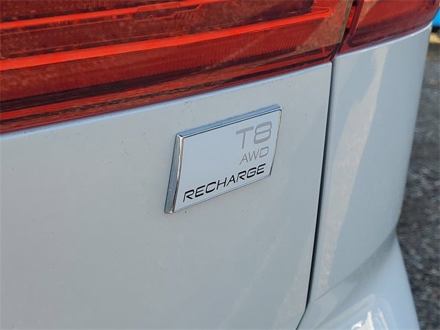 2023 Volvo XC60 Recharge Plug-In Hybrid T8 Core Bright Theme