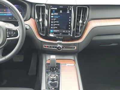 2023 Volvo XC60 B5 Plus Bright Theme