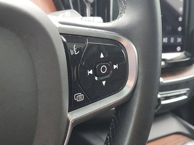 2023 Volvo XC60 B5 Plus Bright Theme